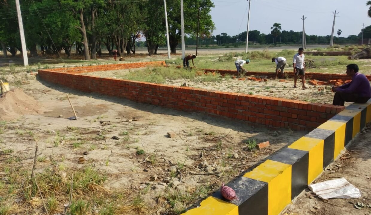 Plot in Lucknow, Kanpur Road