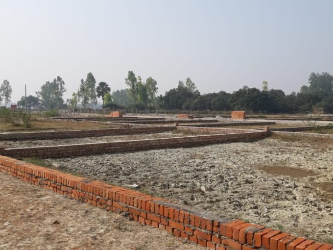 Metro Plots Lucknow Near Amausi 27